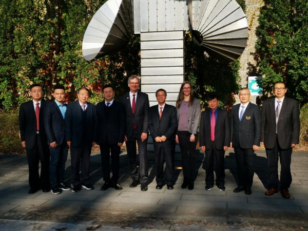 中国衡器协会公路自动衡器代表团访问国际计量组织OML总部